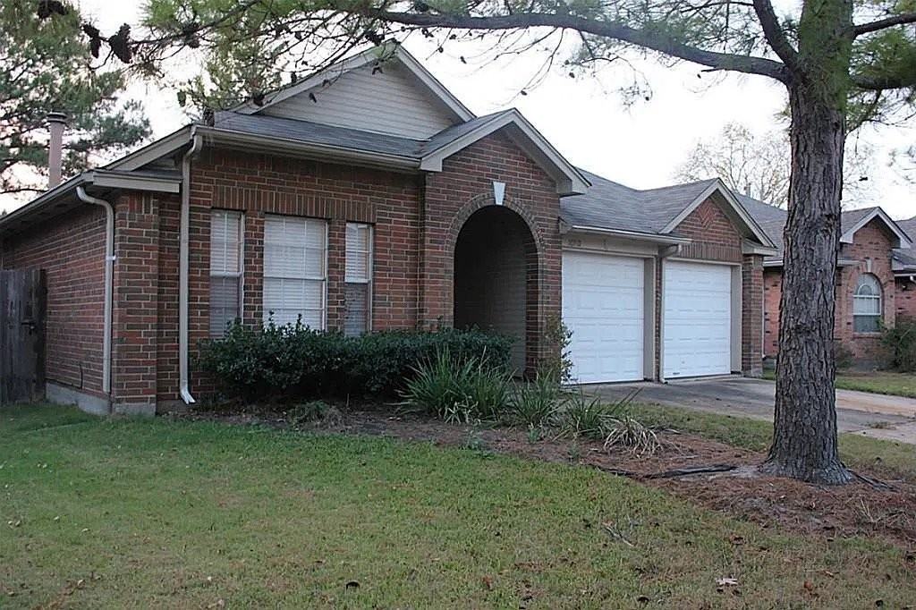 16910 Dusty Mill Dr W - Photo 3 of 3