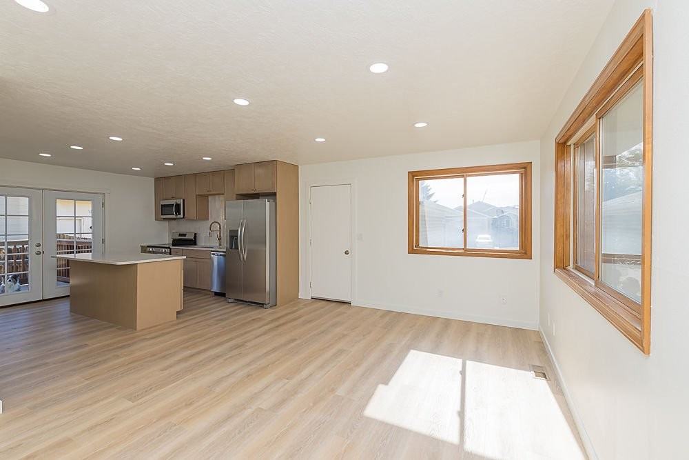 812 Burr Dr - Photo 2 of 20