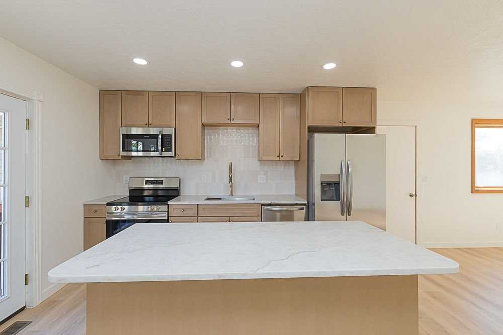 812 Burr Dr - Photo 4 of 20