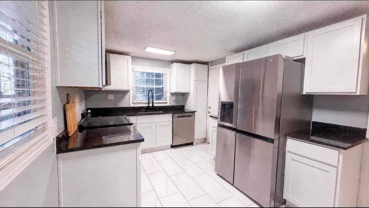 1401 Fulton Ave - Photo 4 of 10