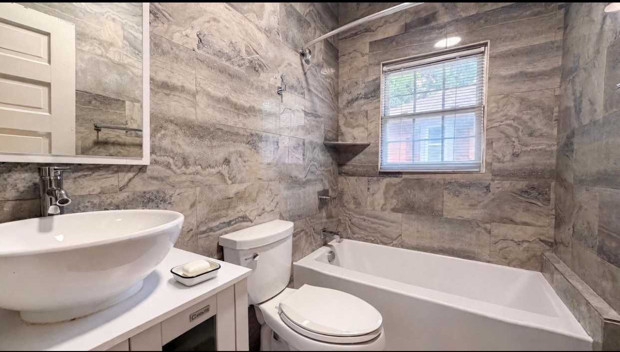 1401 Fulton Ave - Photo 5 of 10