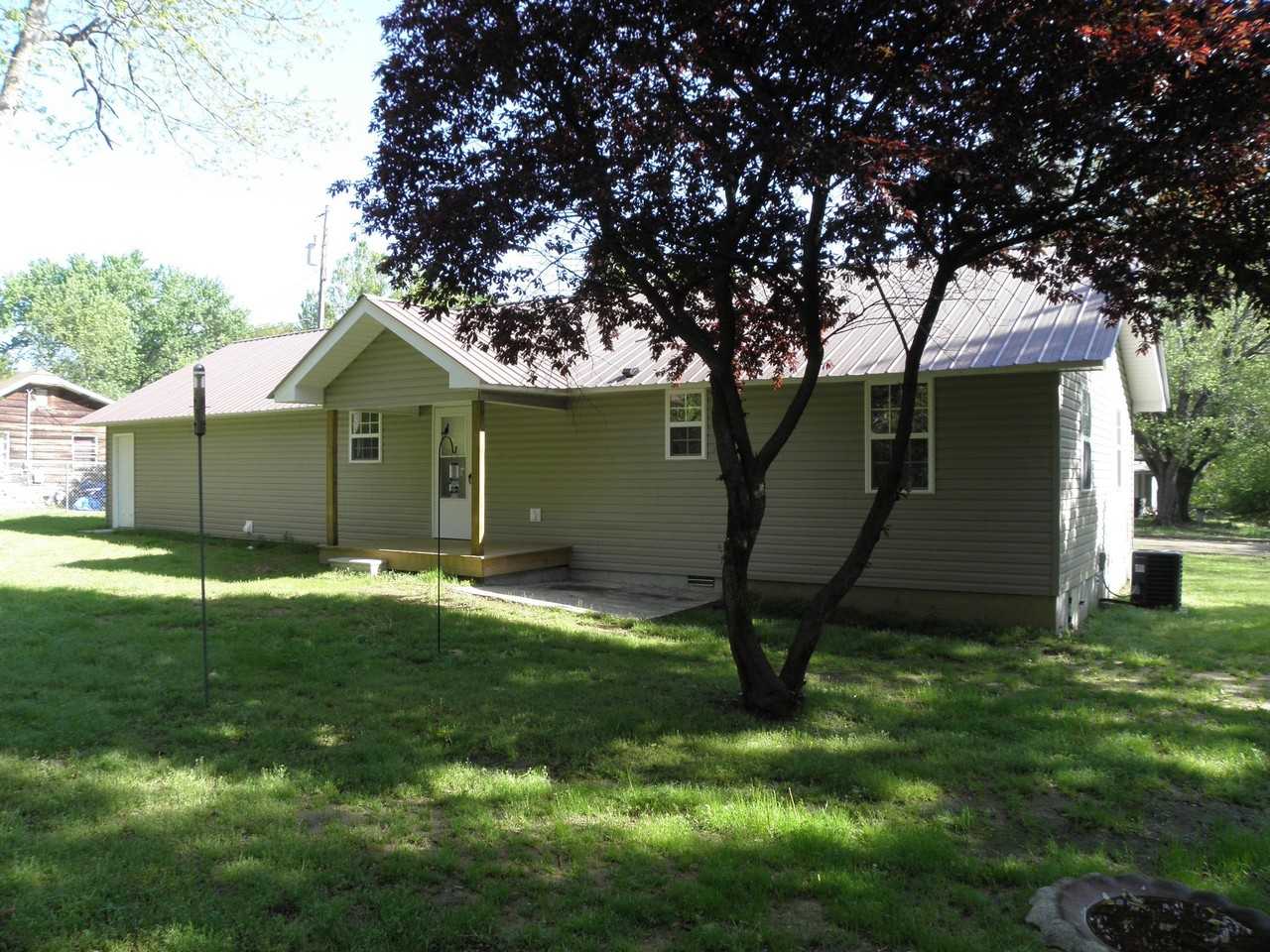 723 Cedar St - Photo 2 of 10