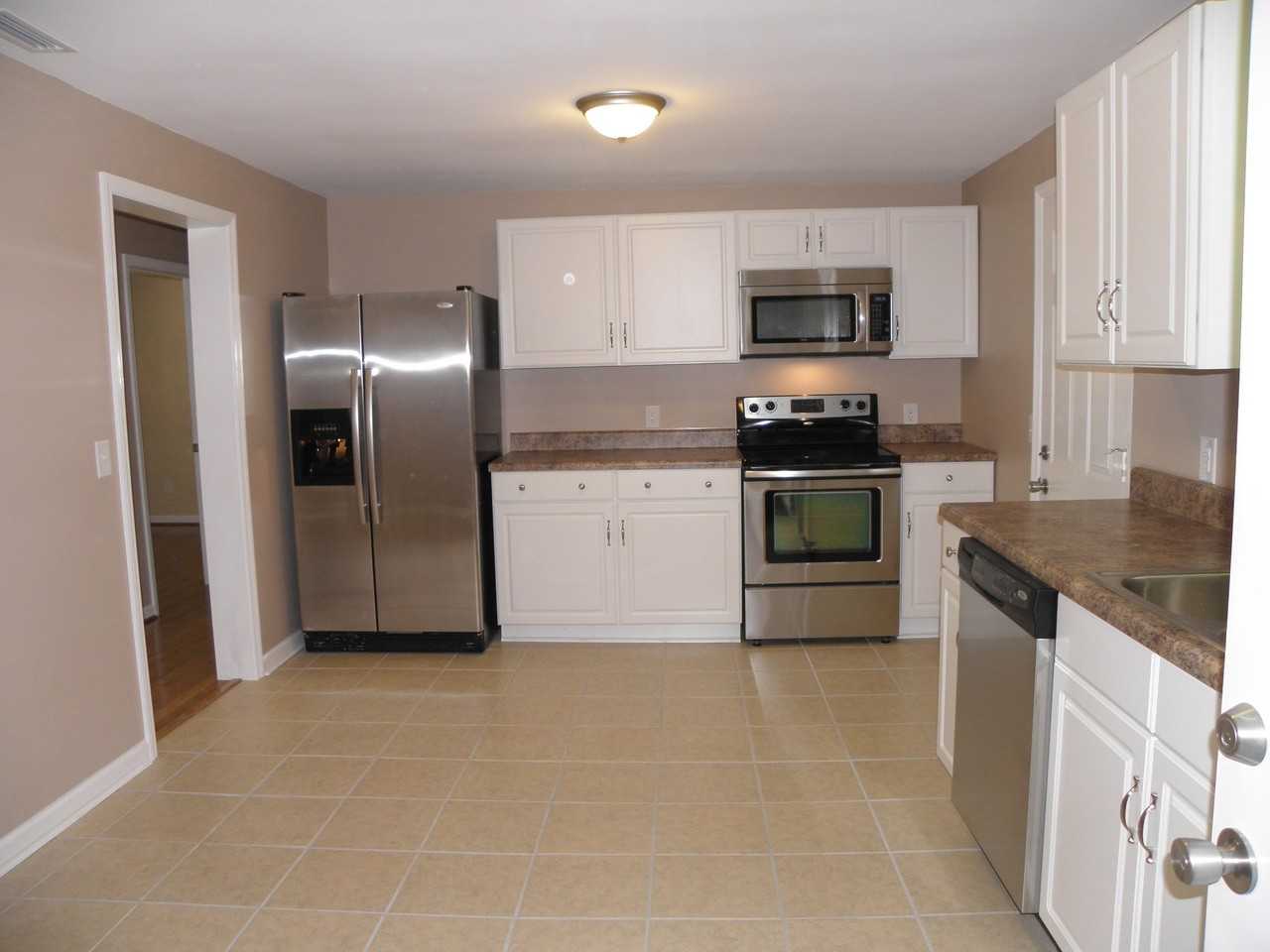 723 Cedar St - Photo 3 of 10