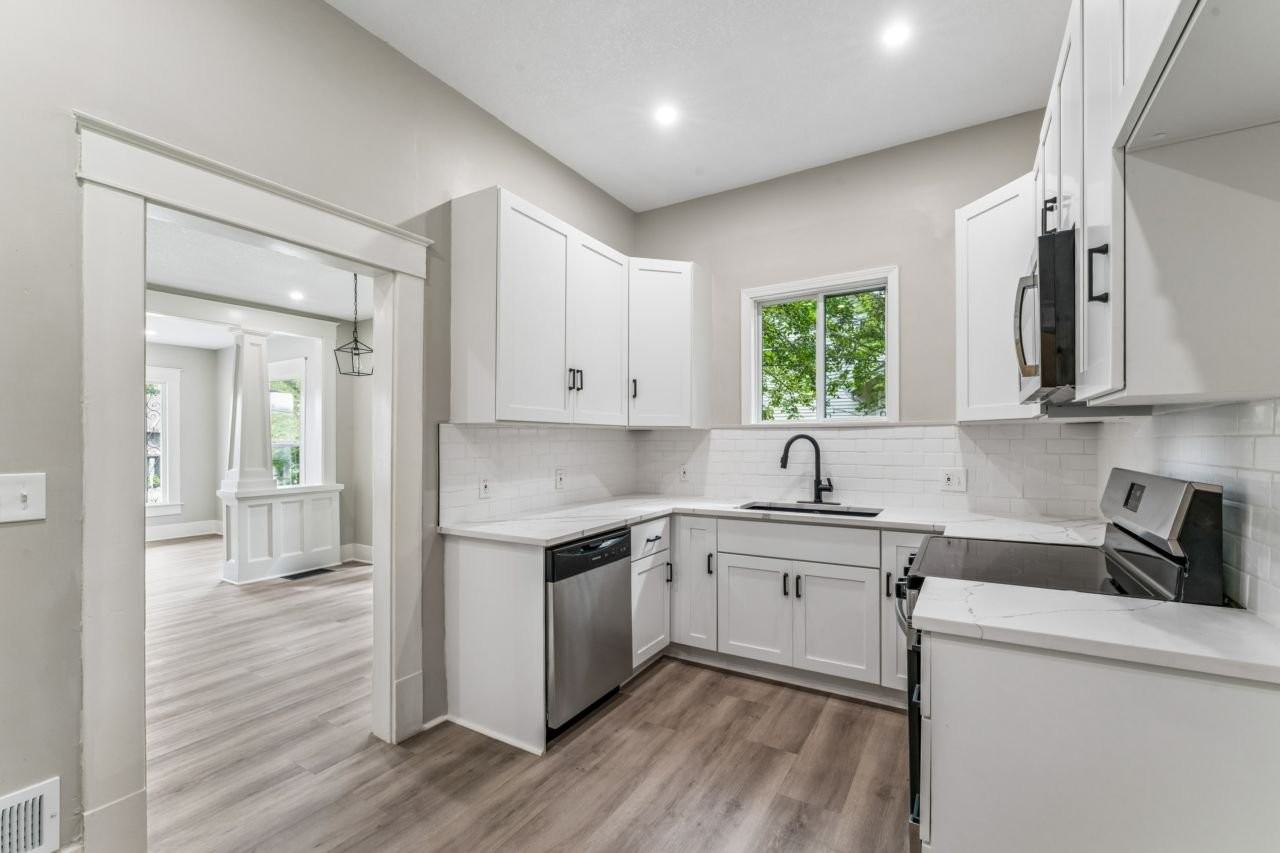 105 E Hale St - Photo 5 of 20