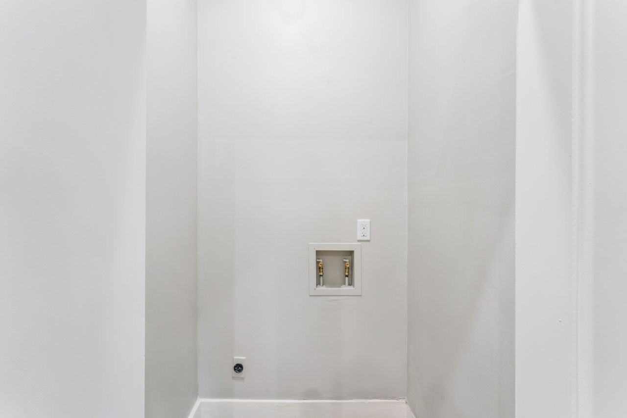 105 E Hale St - Photo 7 of 20