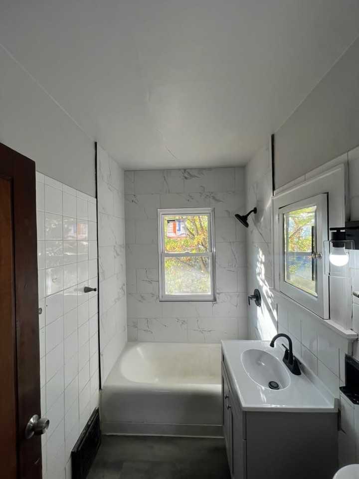 4070 N 48th St - Photo 3 of 9