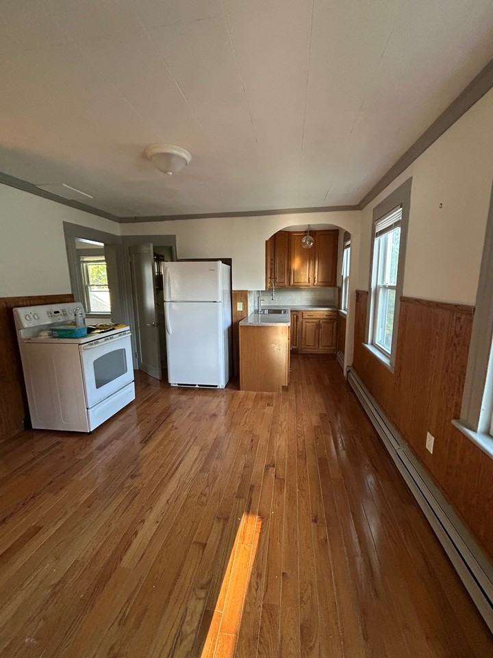 42 Berry St #2ndFL - Photo 2 of 9