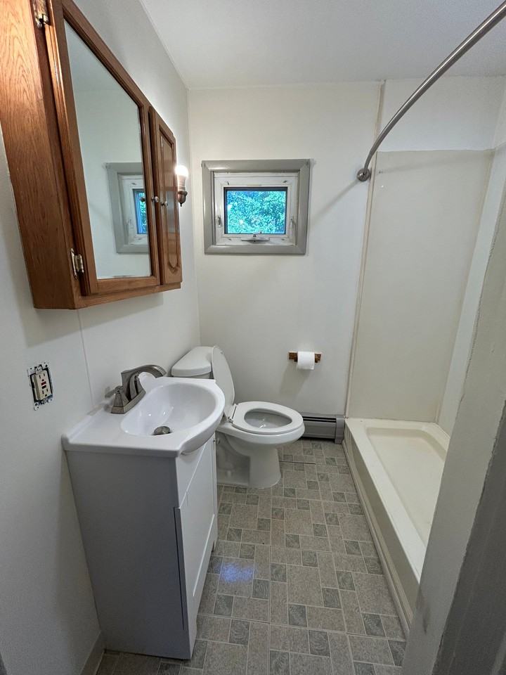 42 Berry St #2ndFL - Photo 3 of 9