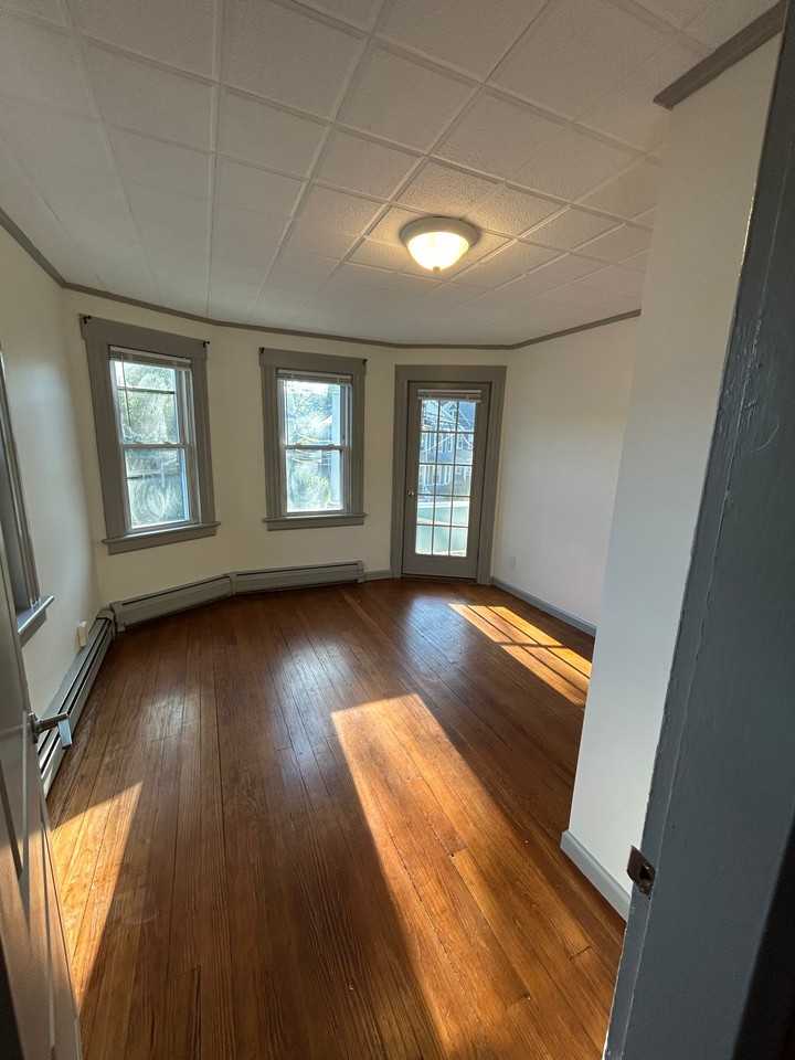 42 Berry St #2ndFL - Photo 5 of 9