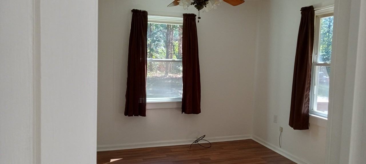 240 Waters Rd - Photo 5 of 11