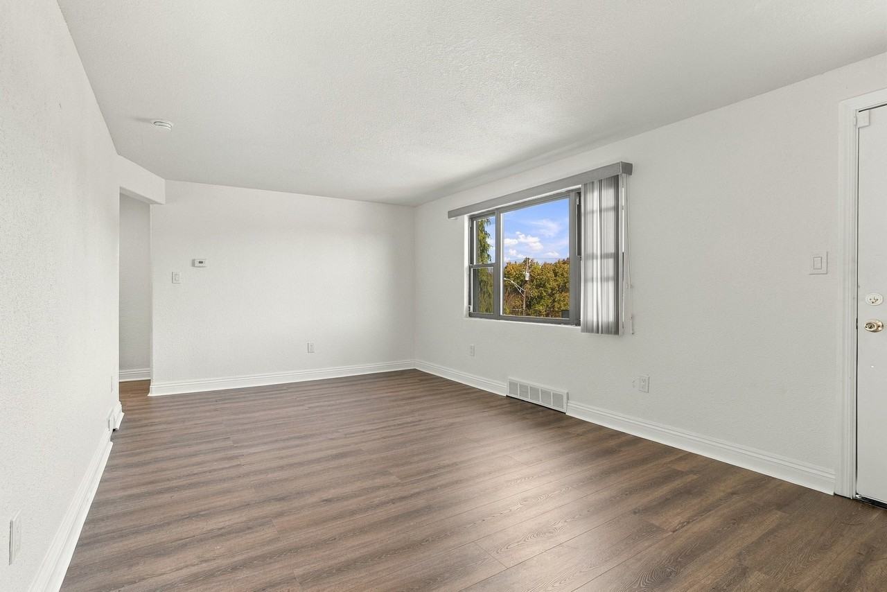 5560 Clarene Dr - Photo 2 of 20