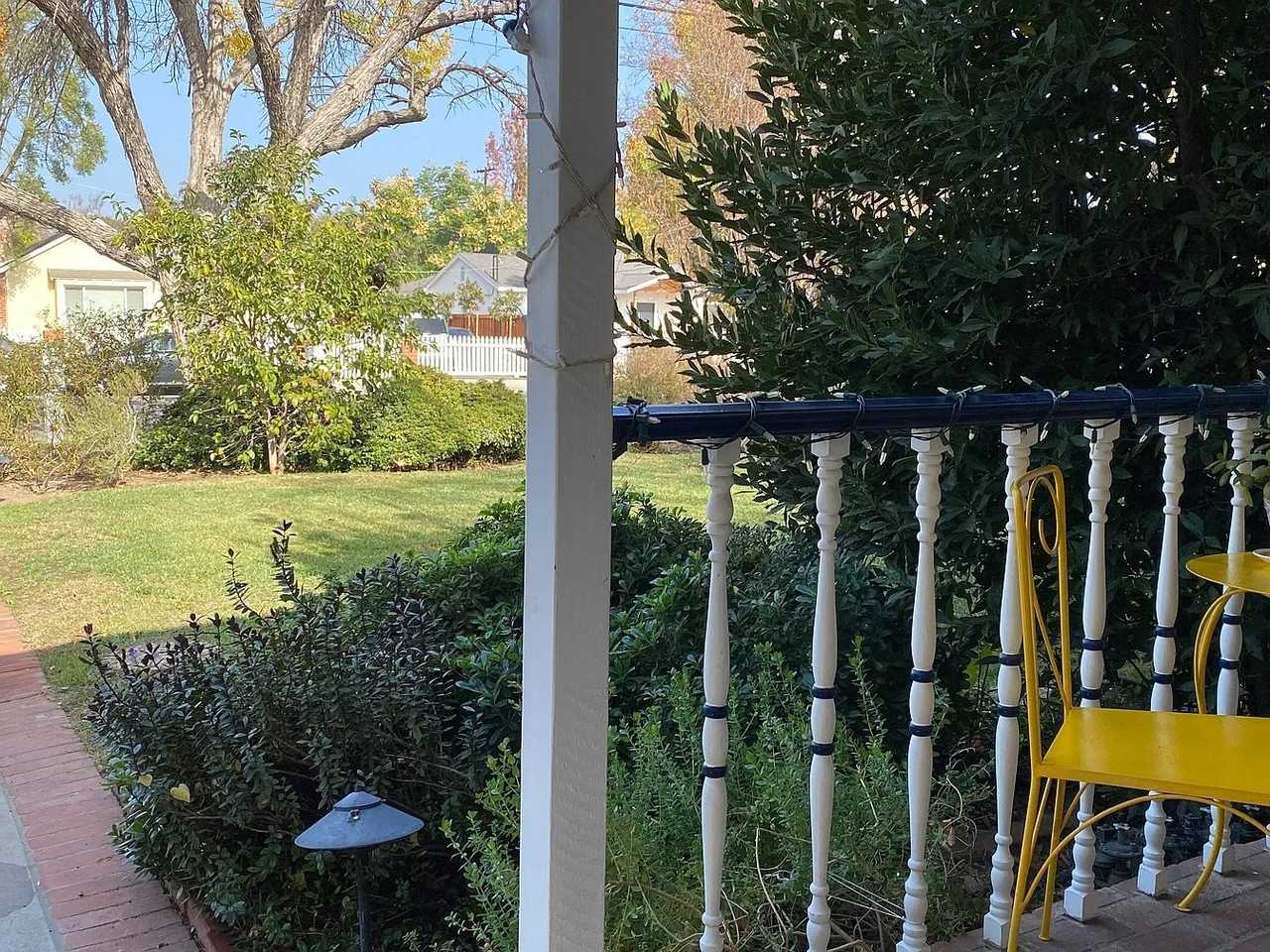 22620 Burbank Blvd - Photo 3 of 16