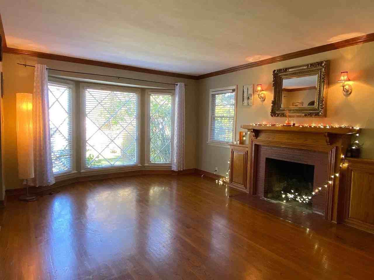 22620 Burbank Blvd - Photo 5 of 16