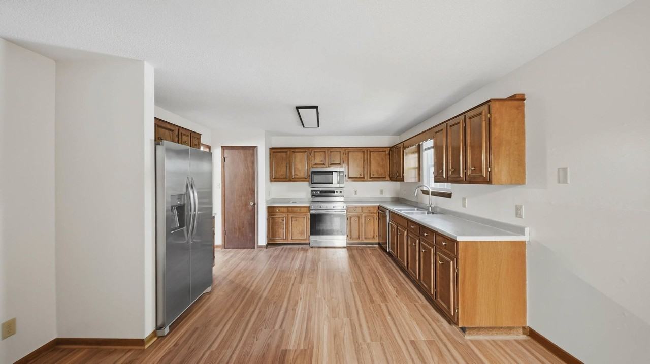476 Williams Dr - Photo 4 of 11