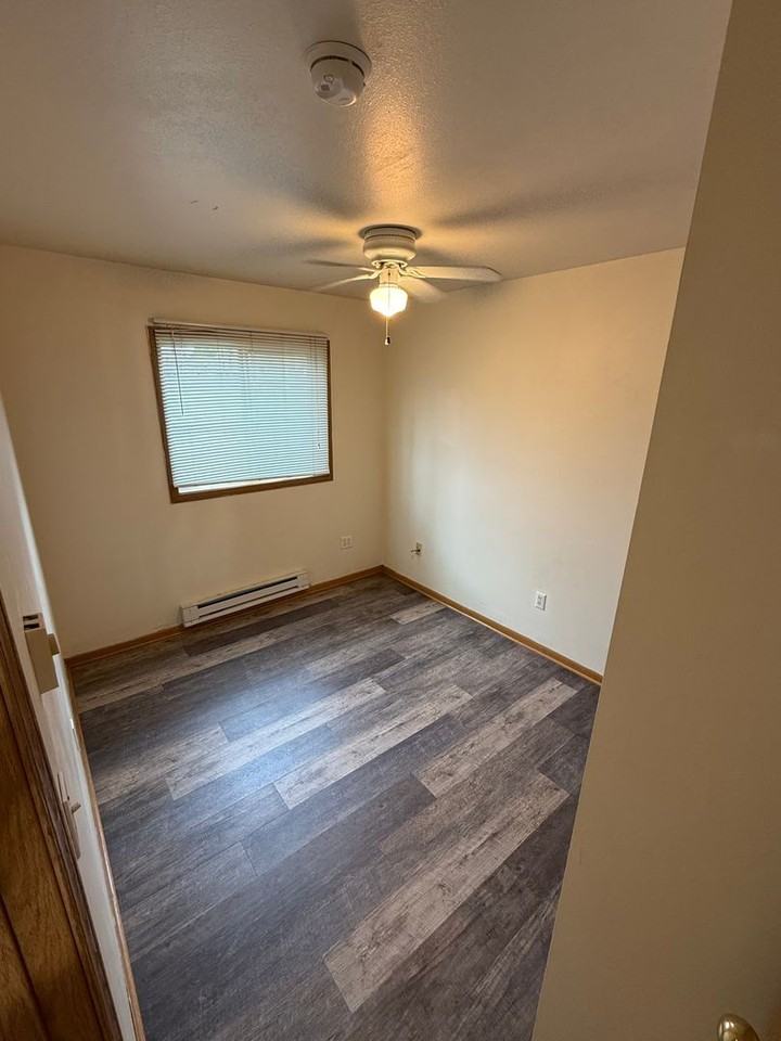 625 12th St N - Photo 4 of 8