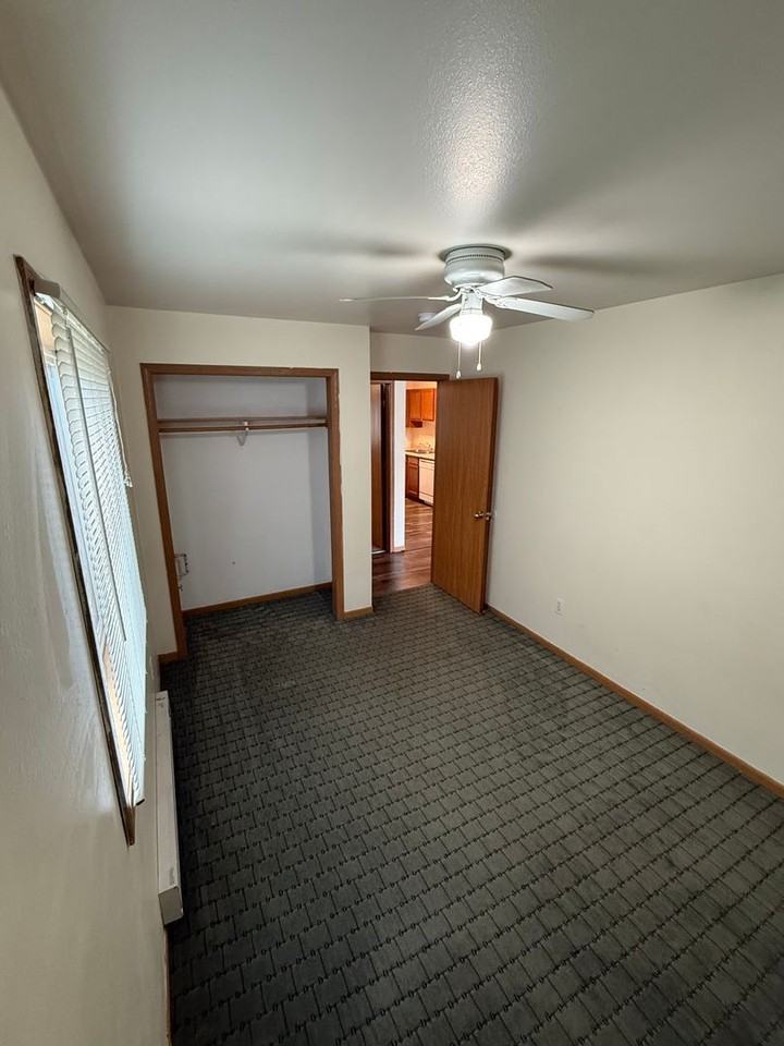 625 12th St N - Photo 5 of 8