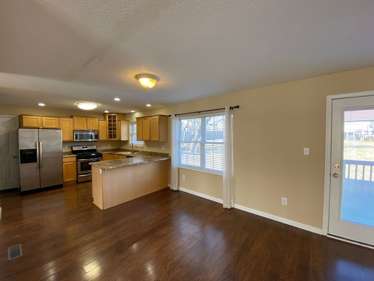 2809 E Daniel St - Photo 4 of 15