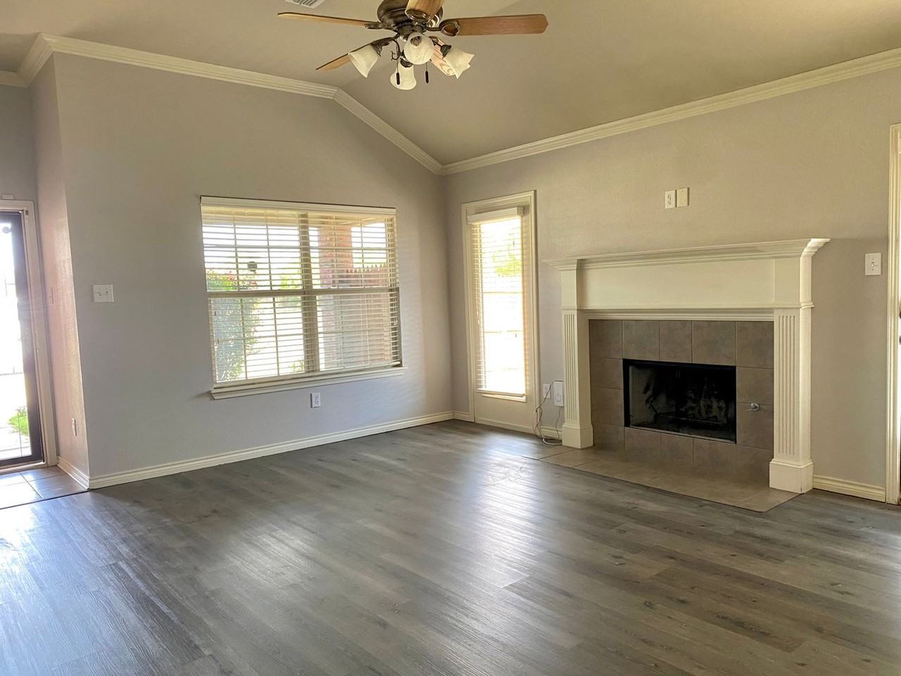 10201 Hope Ave - Photo 2 of 13