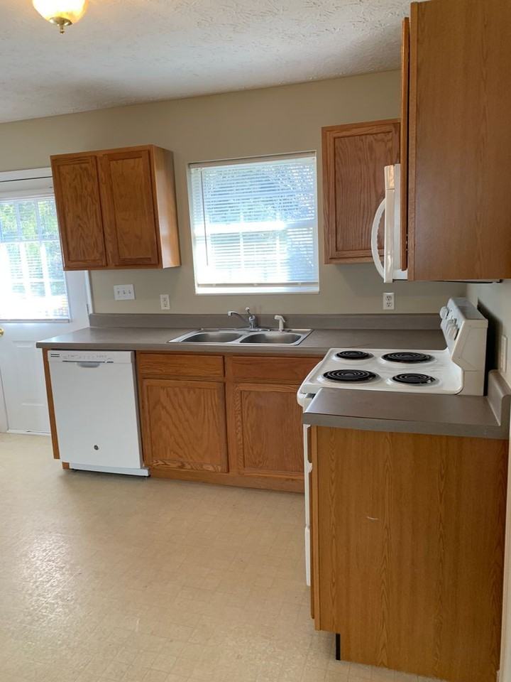 2311 Quartz Ct - Photo 2 of 9