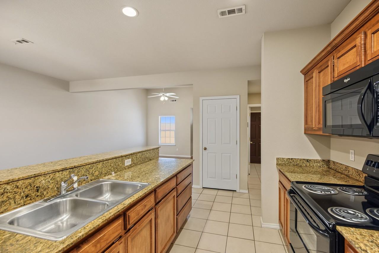 3104 Sw Deerfield Blvd - Photo 4 of 26
