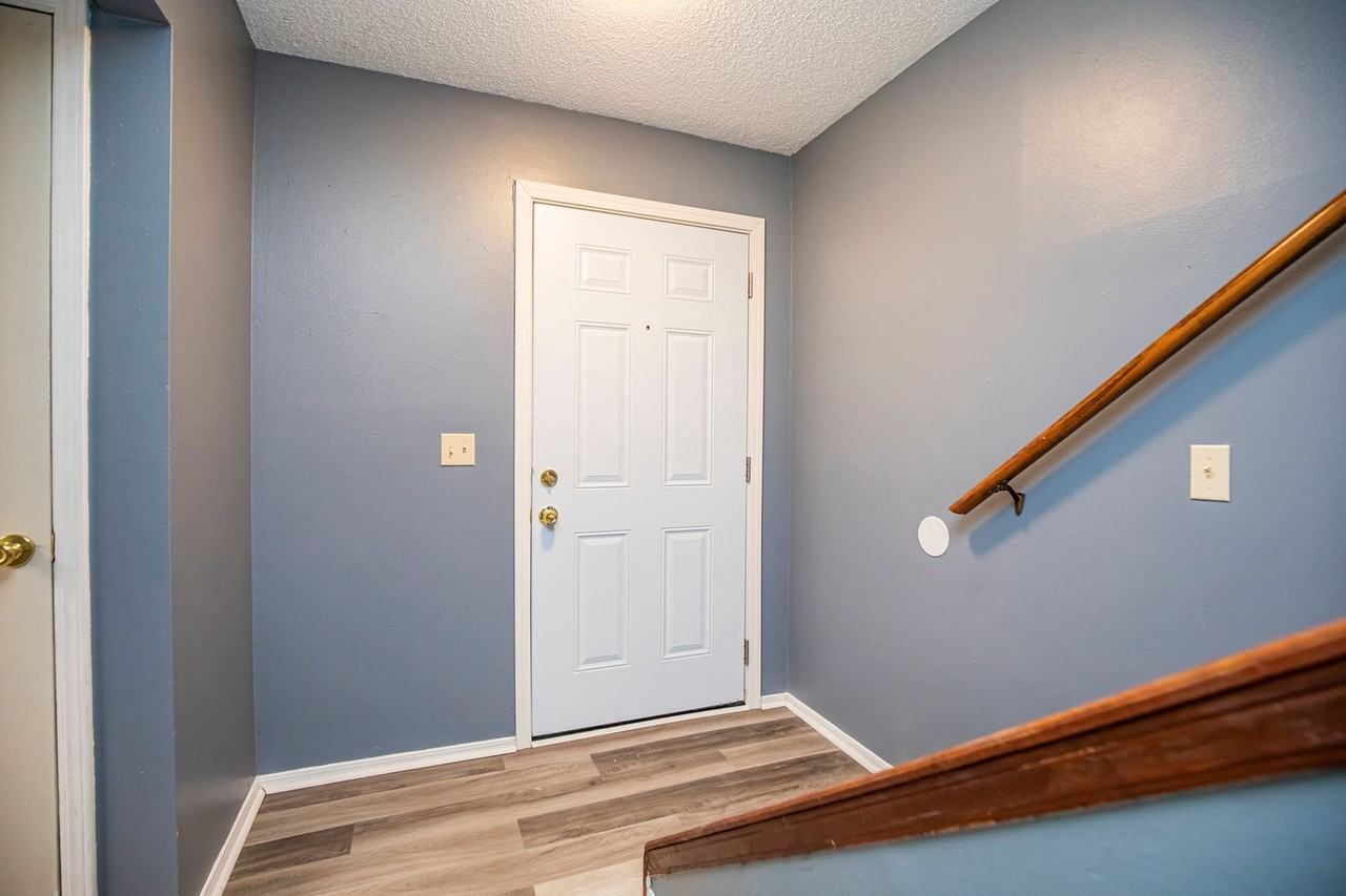 1314B Royal Dr - Photo 2 of 18