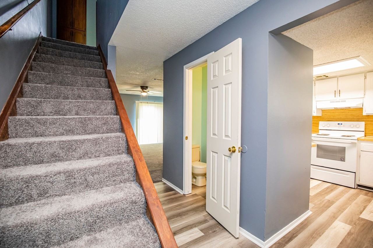 1314B Royal Dr - Photo 3 of 18