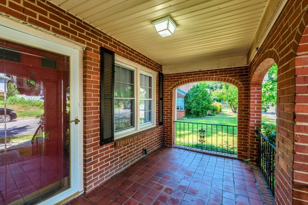 802 Russell St - Photo 5 of 44
