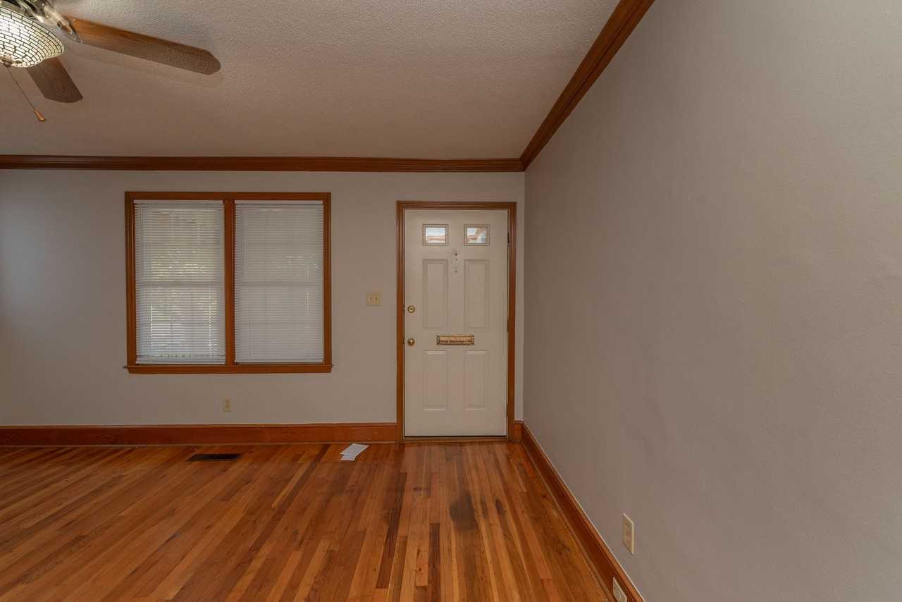 802 Russell St - Photo 7 of 44