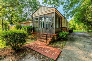 featured image of 2002 Roosevelt Dr