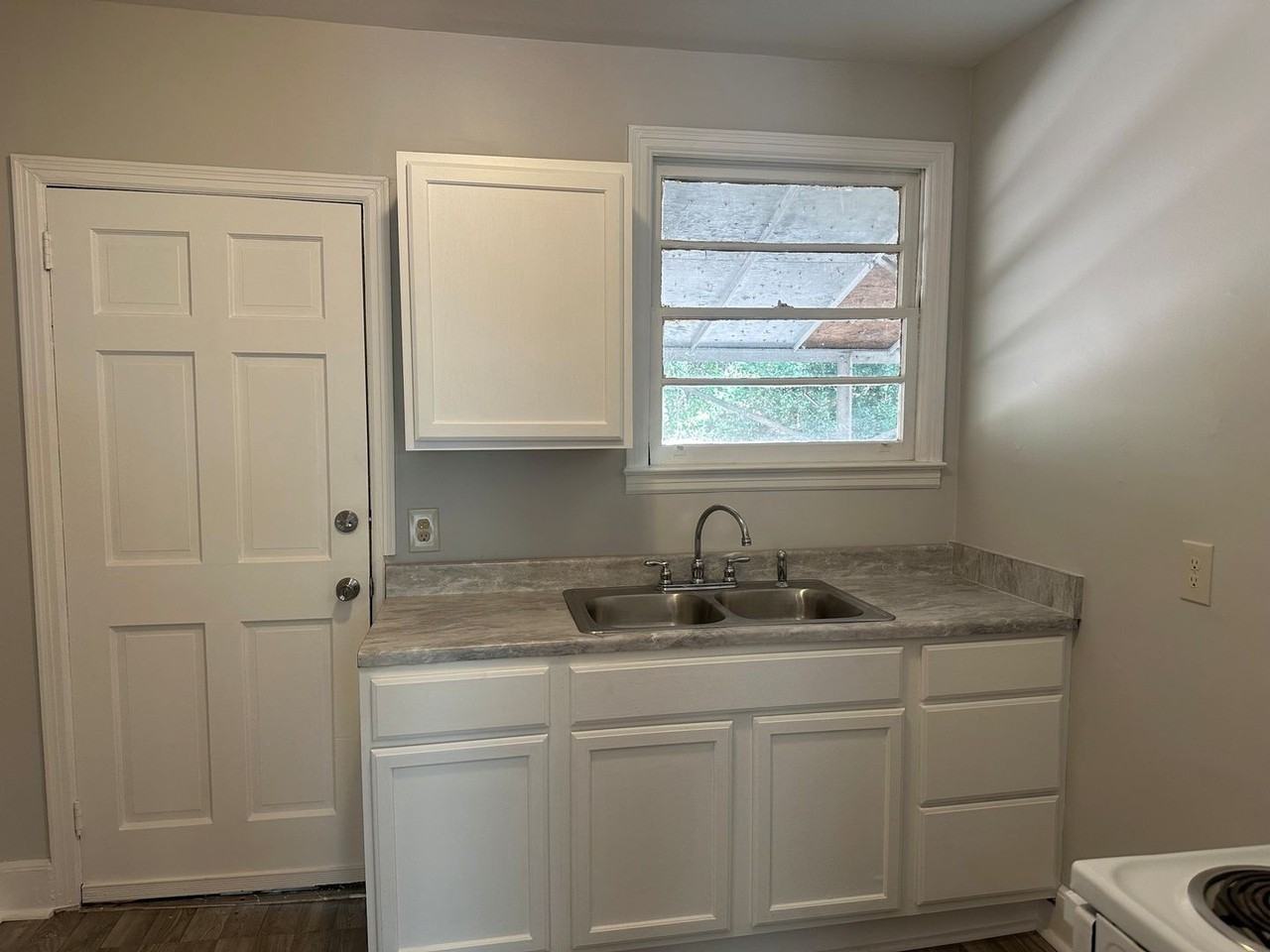 525 Johnson Ave - Photo 5 of 11
