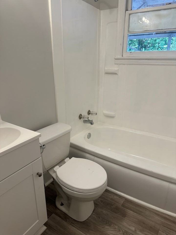 525 Johnson Ave - Photo 6 of 11