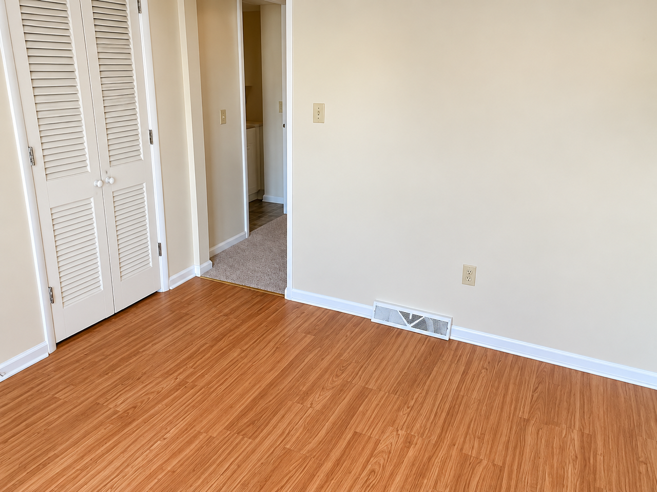 1256 Peggy Dr - Photo 4 of 11