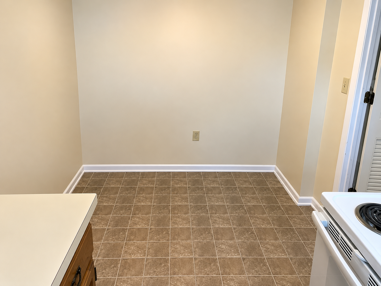 1256 Peggy Dr - Photo 6 of 11