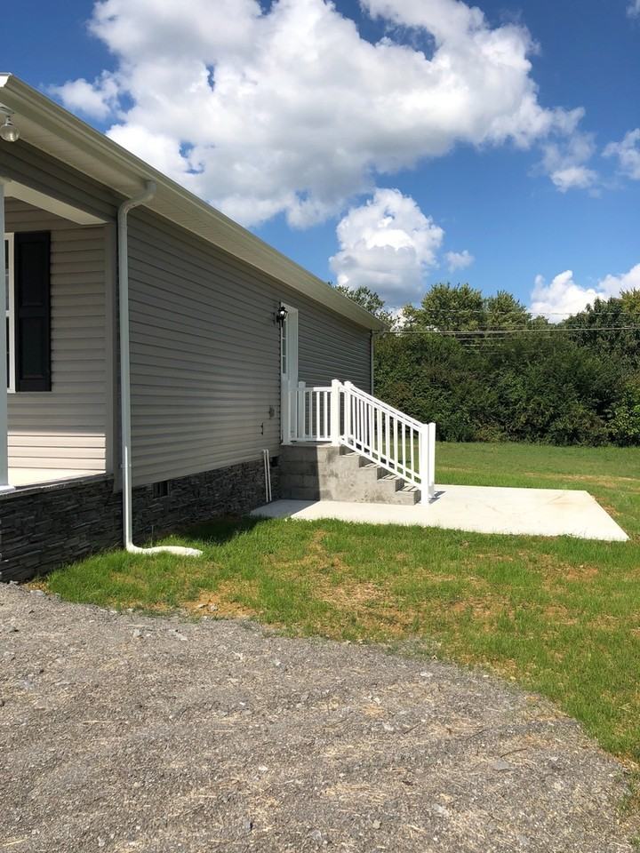 431 Oakwood Rd - Photo 3 of 16