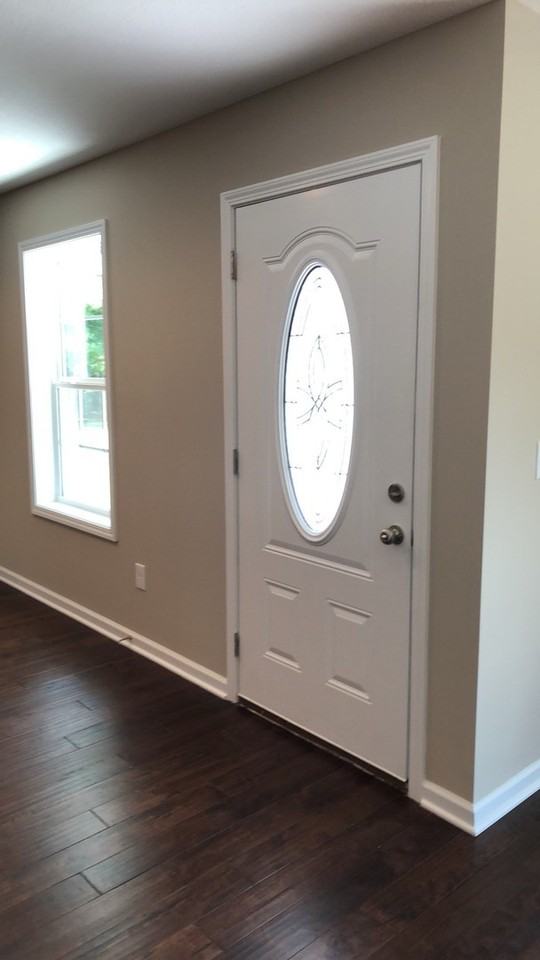 431 Oakwood Rd - Photo 4 of 16