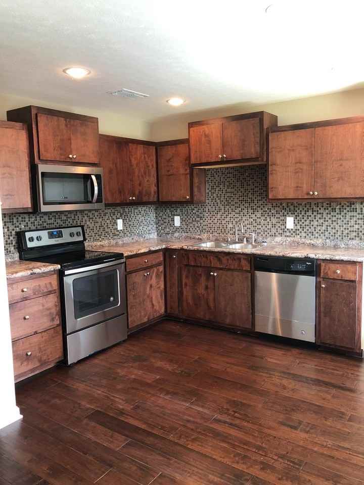 431 Oakwood Rd - Photo 5 of 16