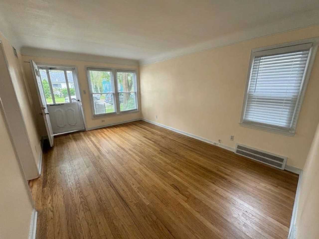 547 E Breckenridge St - Photo 3 of 12