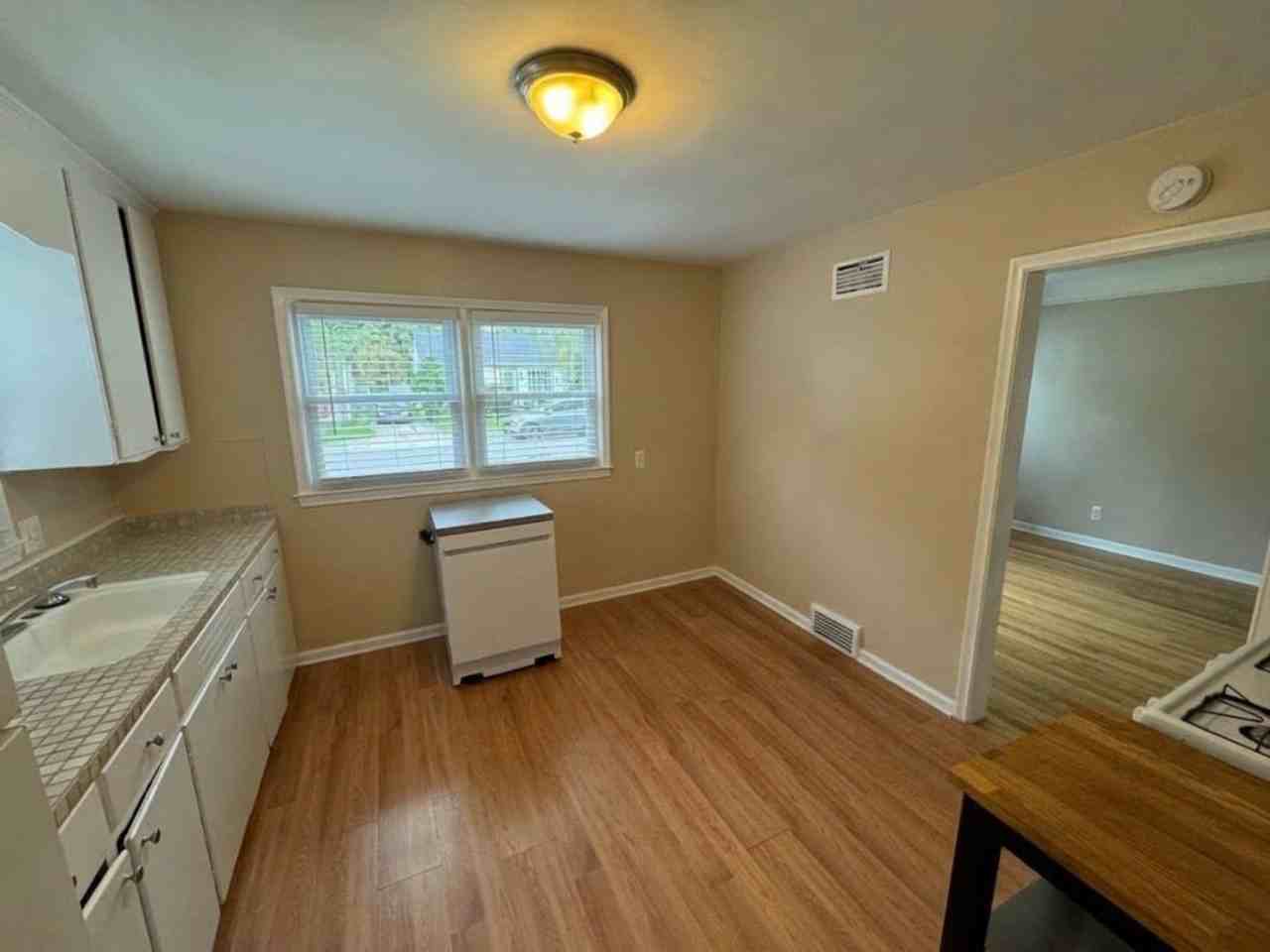 547 E Breckenridge St - Photo 5 of 12