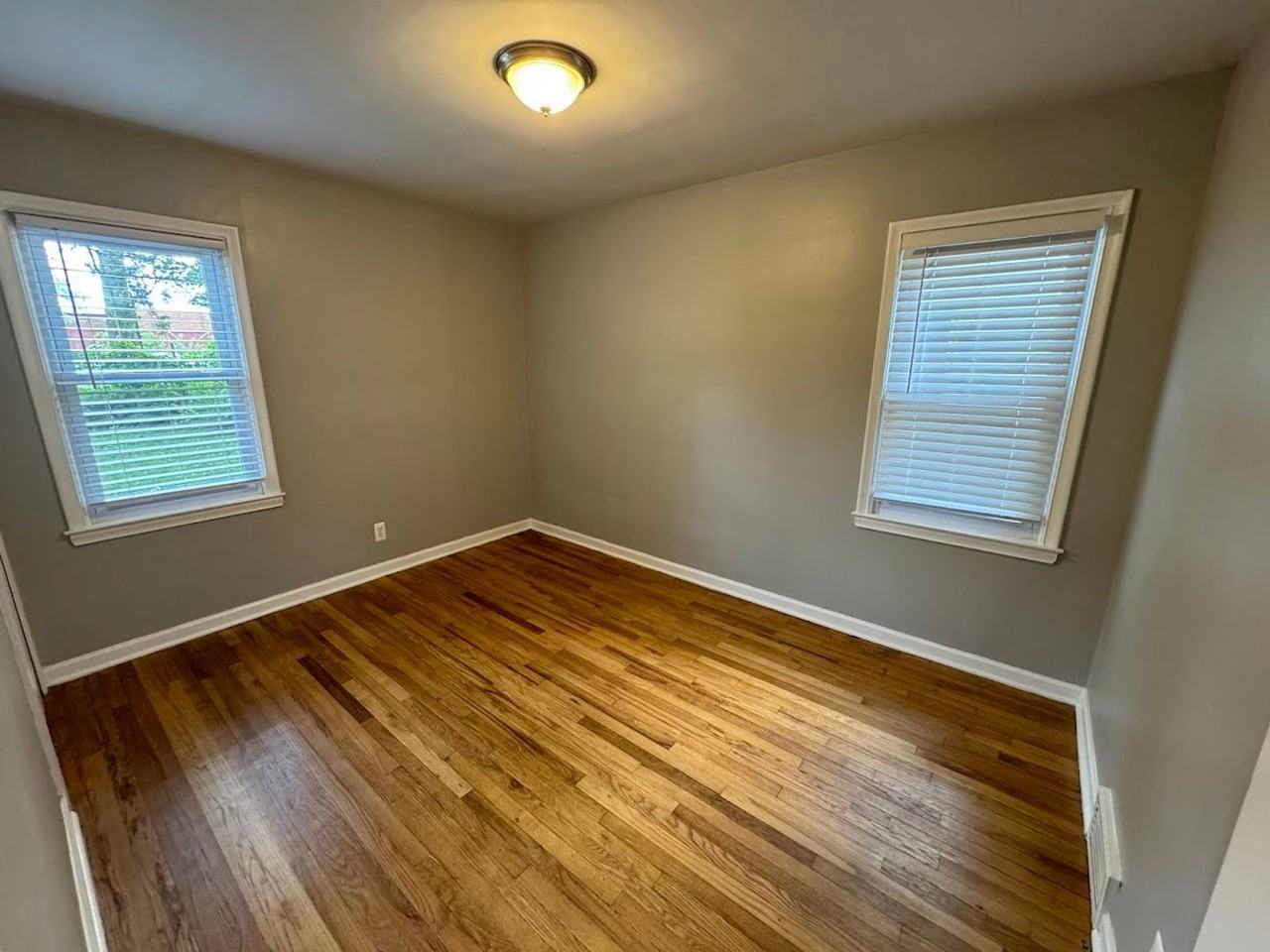 547 E Breckenridge St - Photo 6 of 12