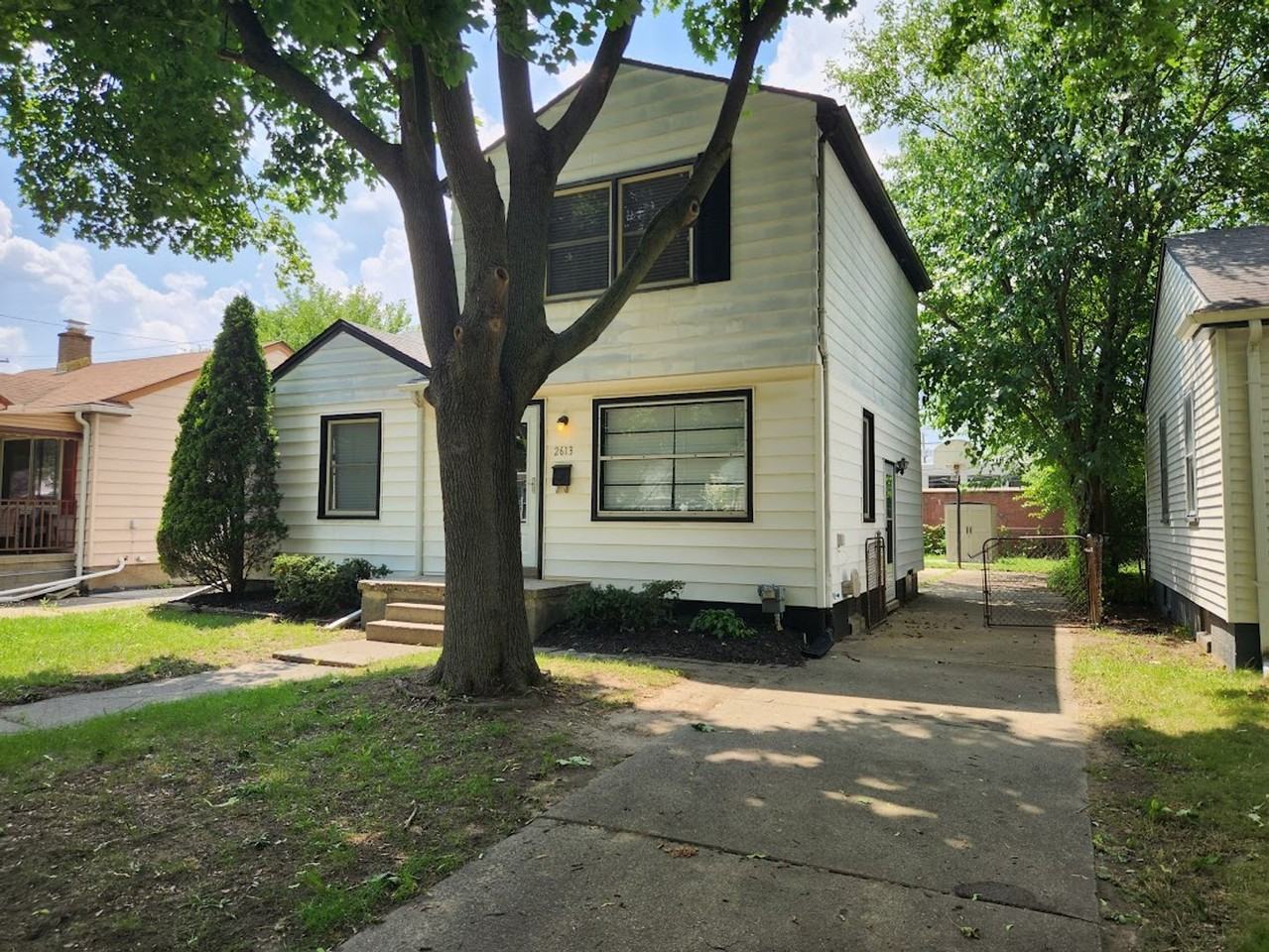 2613 Mcdowell St - Photo 2 of 11