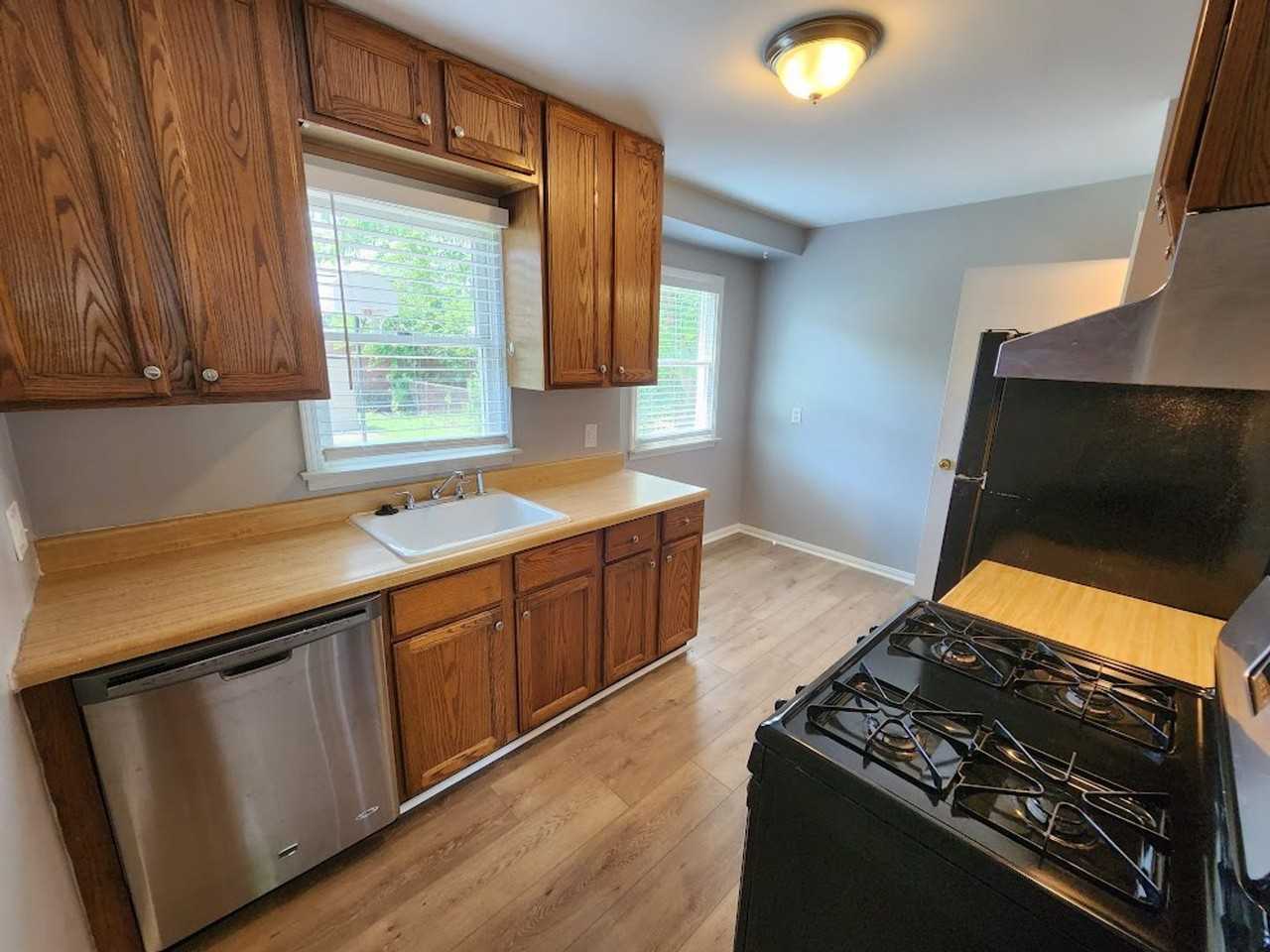 2613 Mcdowell St - Photo 4 of 11