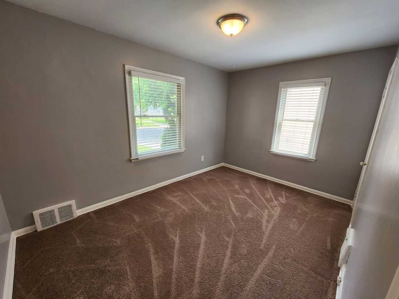 2613 Mcdowell St - Photo 7 of 11