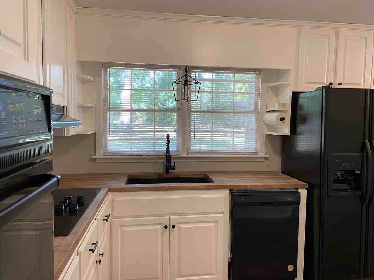 5305 Saks Rd - Photo 2 of 19