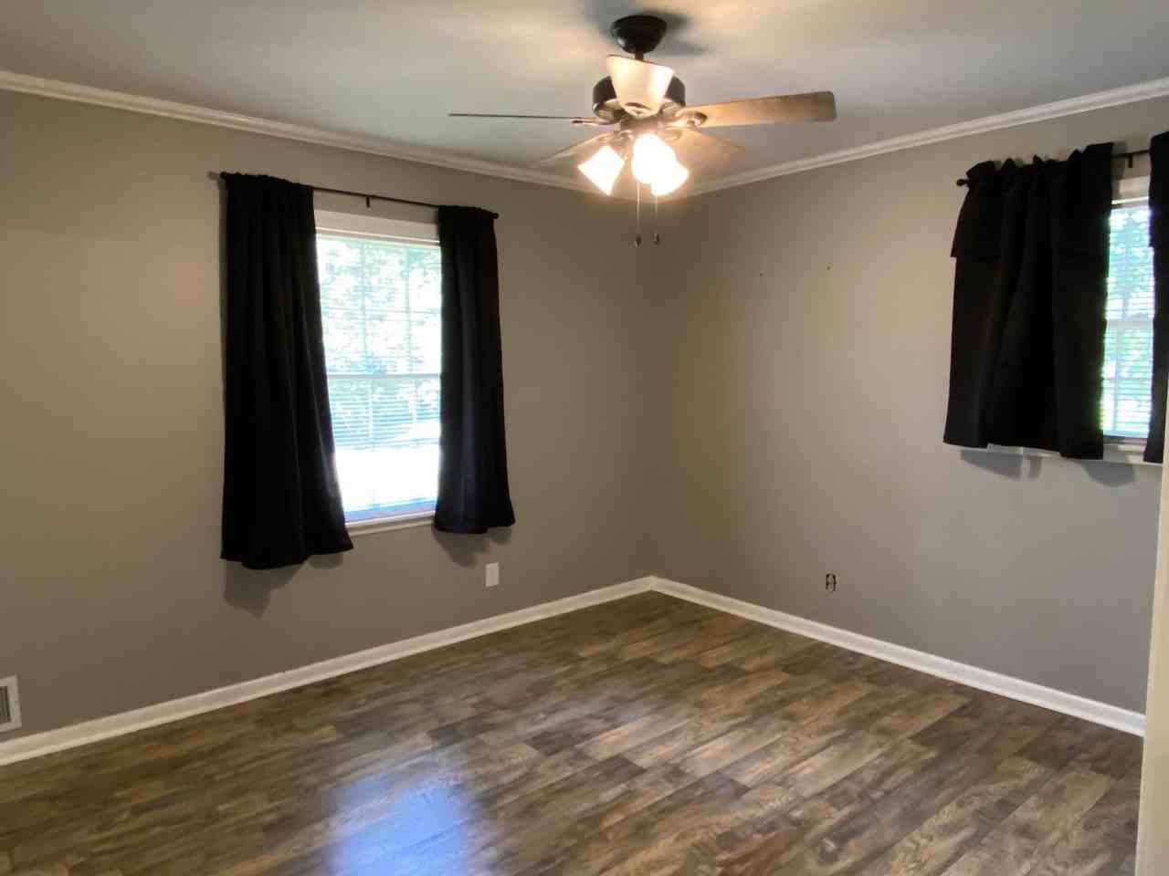 5305 Saks Rd - Photo 7 of 19