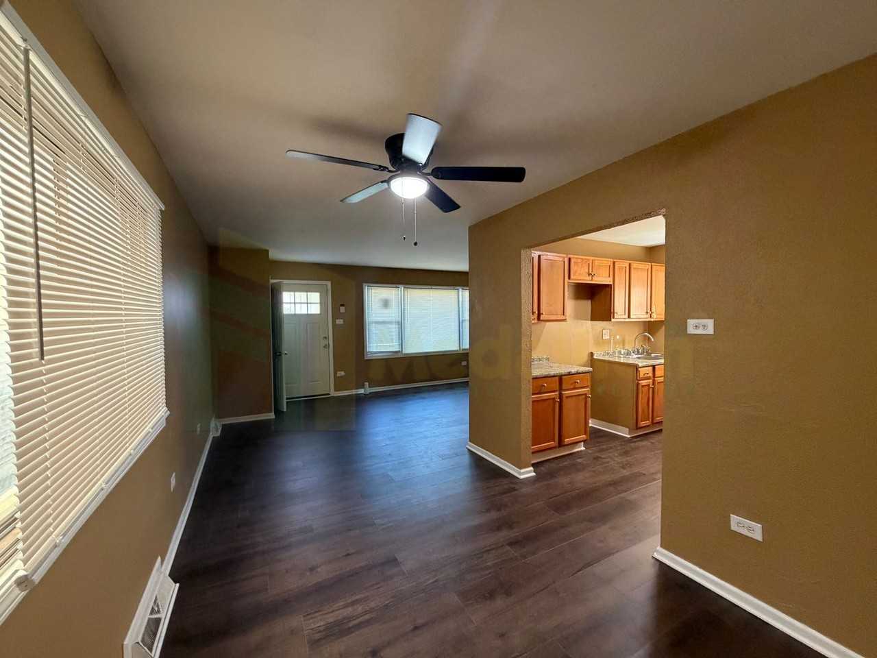 629 W 54th Pl - Photo 4 of 15