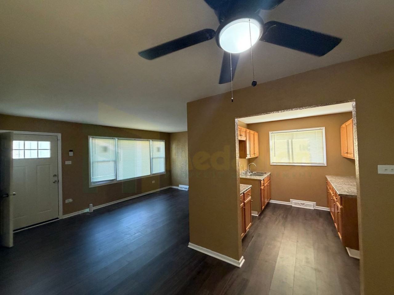 629 W 54th Pl - Photo 5 of 15