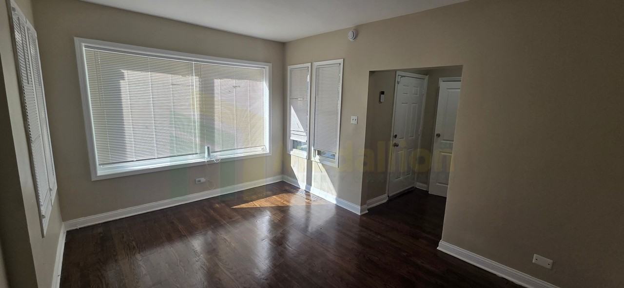 8547 S Carpenter St - Photo 3 of 26
