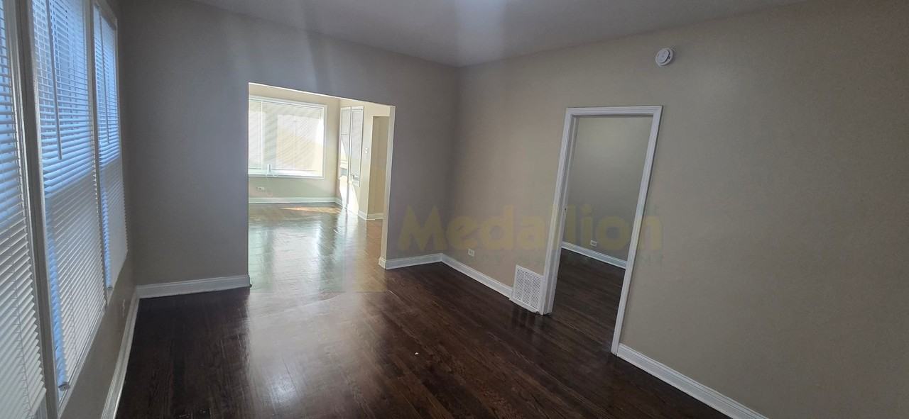 8547 S Carpenter St - Photo 5 of 26