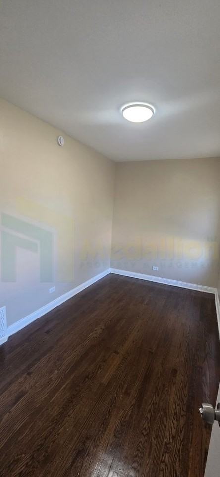 8547 S Carpenter St - Photo 7 of 26