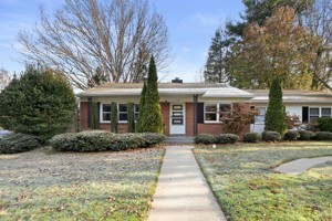featured image of 175B Lakeshore Dr